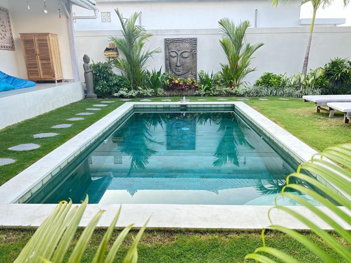 Villa White Karma Seminyak Exteriör bild